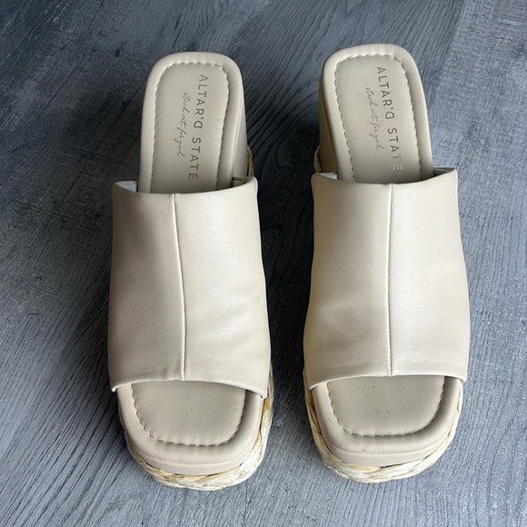 ALTAR’D STATE CREAM HEELS SIZE 8 - Picture 2 of 10